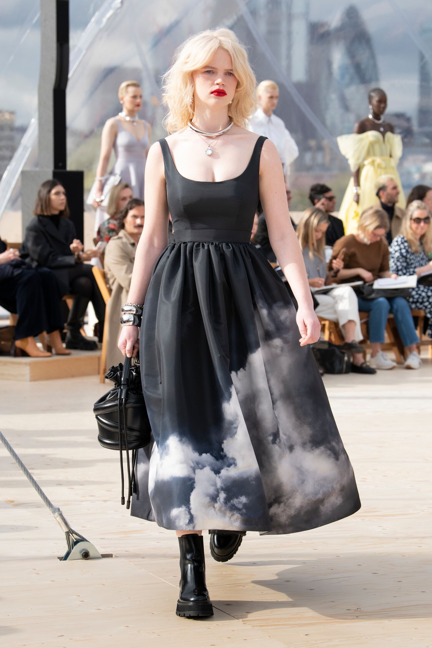 Alexander McQueen（亚历山大麦昆）
