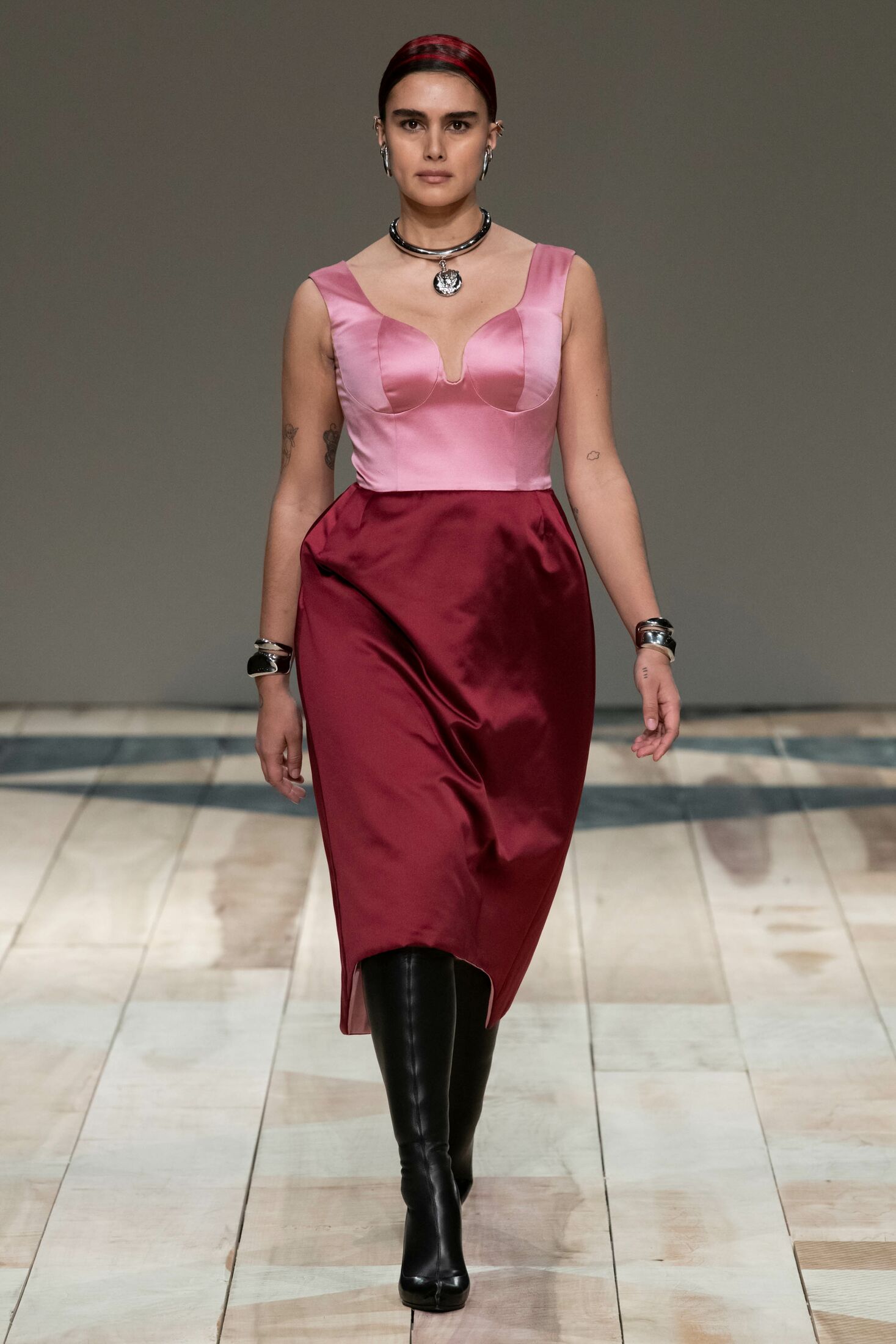 Alexander McQueen（亚历山大麦昆）