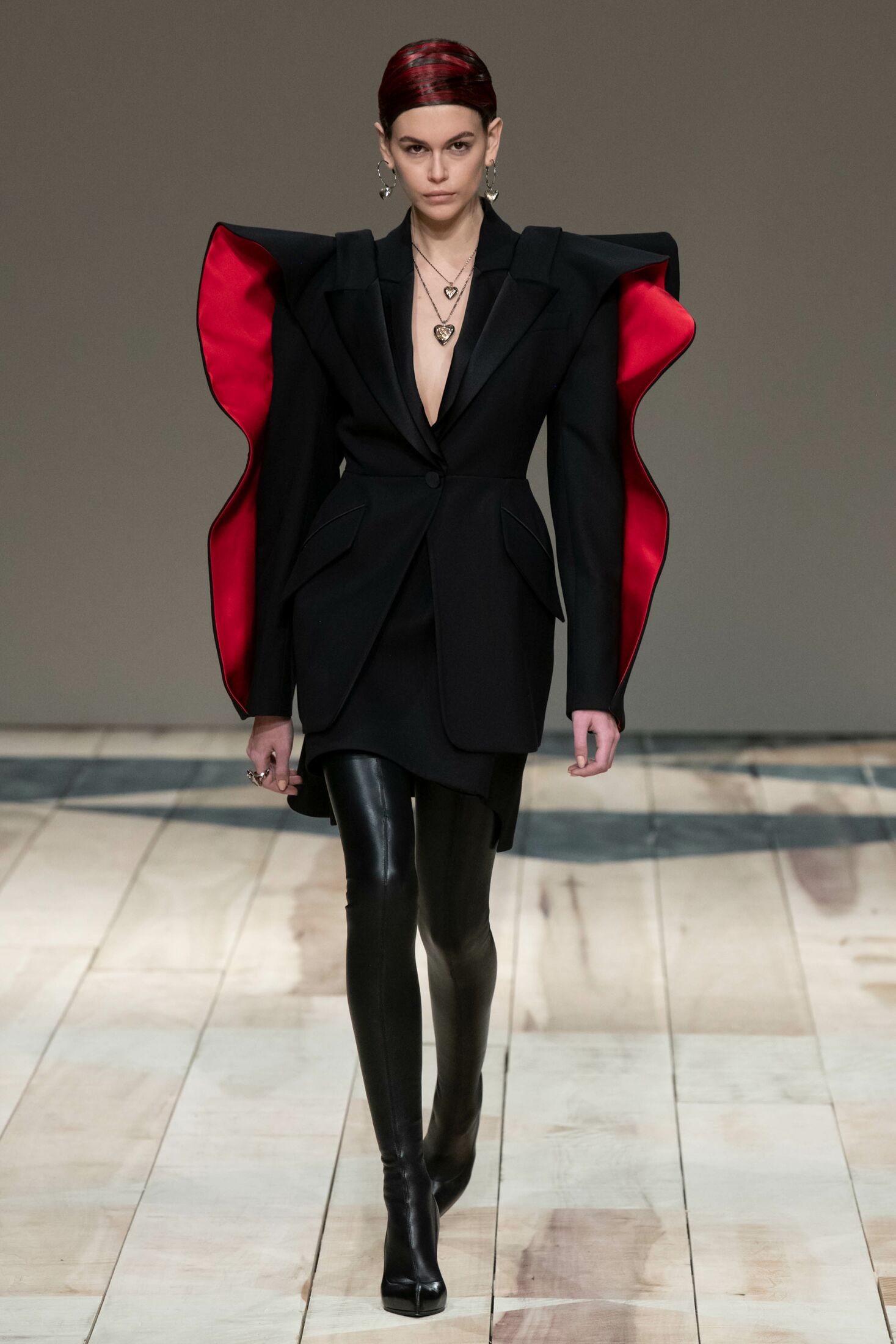 Alexander McQueen（亚历山大麦昆）