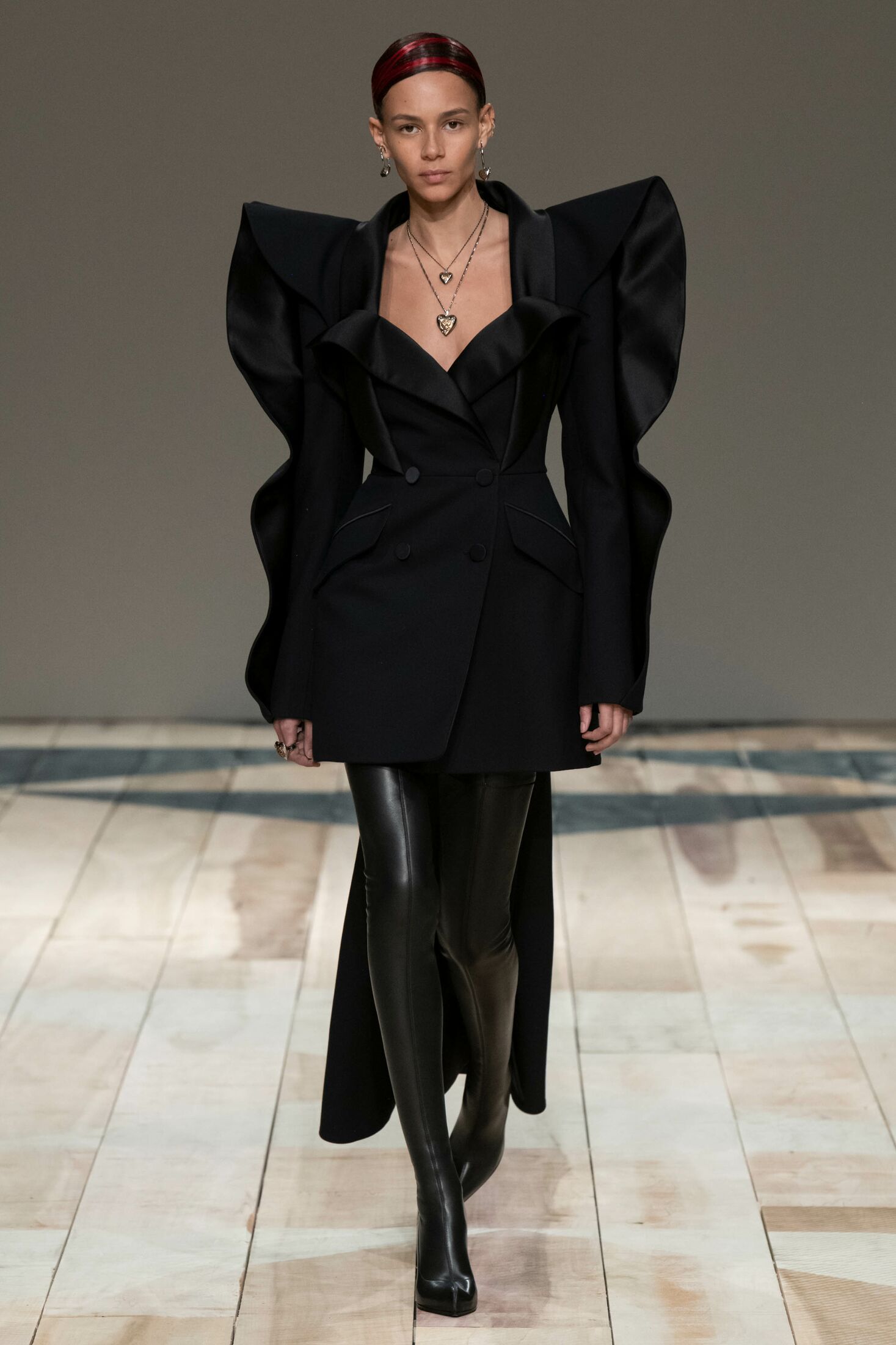 Alexander McQueen（亚历山大麦昆）
