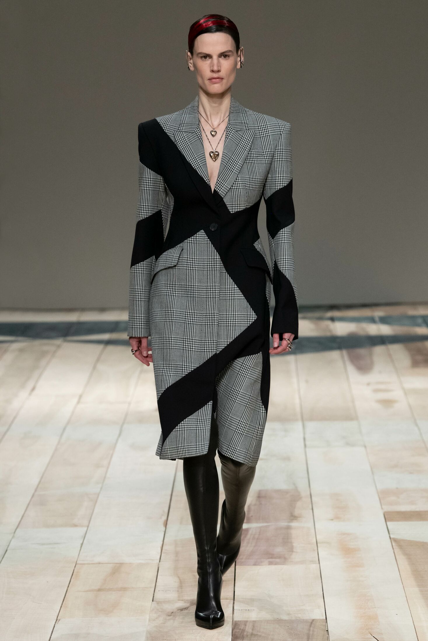 Alexander McQueen（亚历山大麦昆）