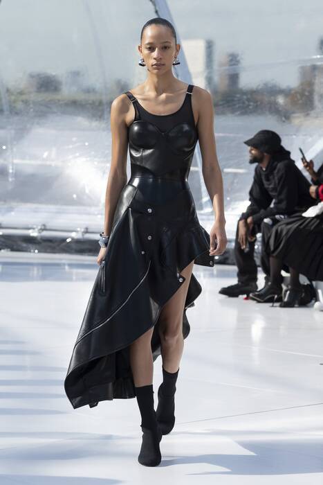 Alexander McQueen（亚历山大麦昆）