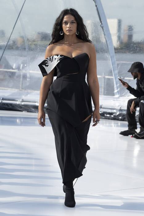 Alexander McQueen（亚历山大麦昆）