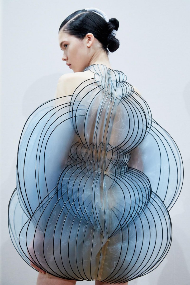Iris van Herpen 艾里斯·范·荷本