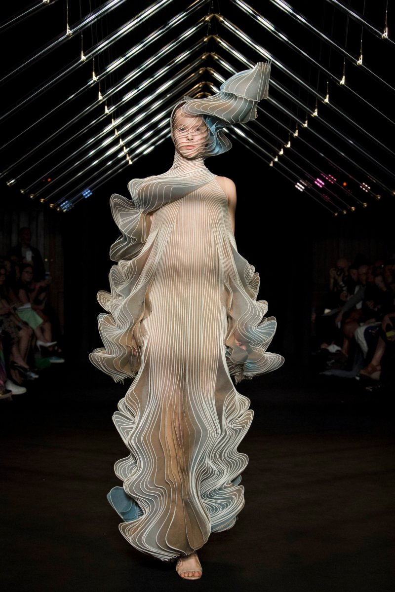 Iris van Herpen 艾里斯·范·荷本