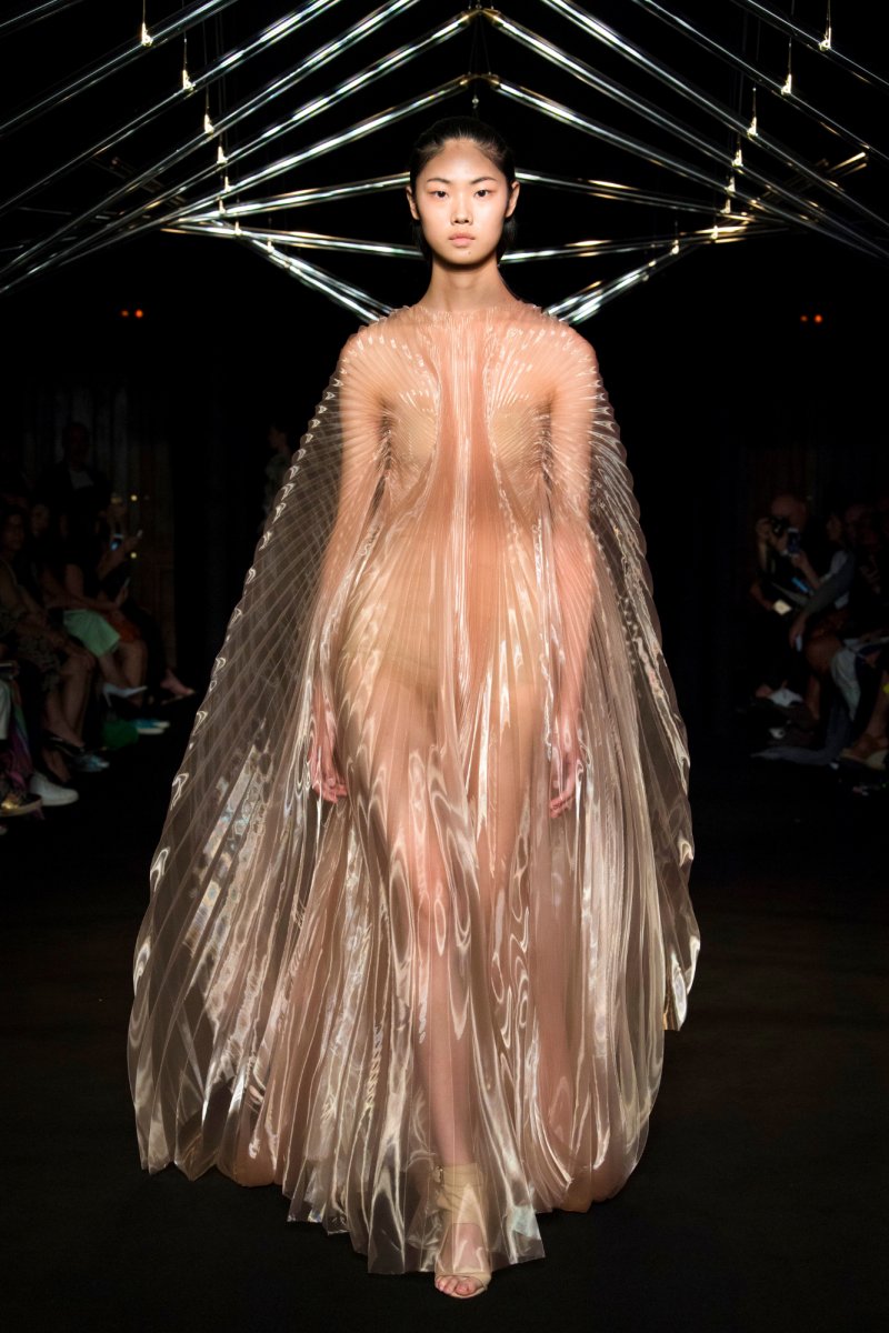 Iris van Herpen 艾里斯·范·荷本