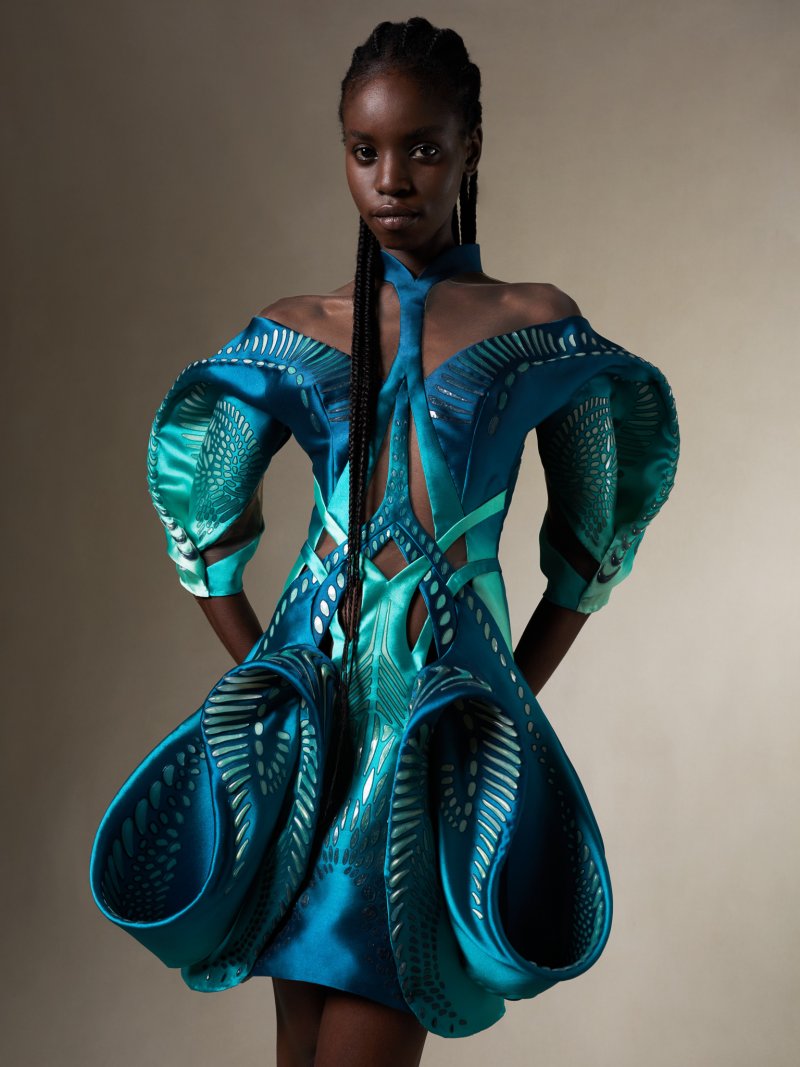 Iris van Herpen 艾里斯·范·荷本